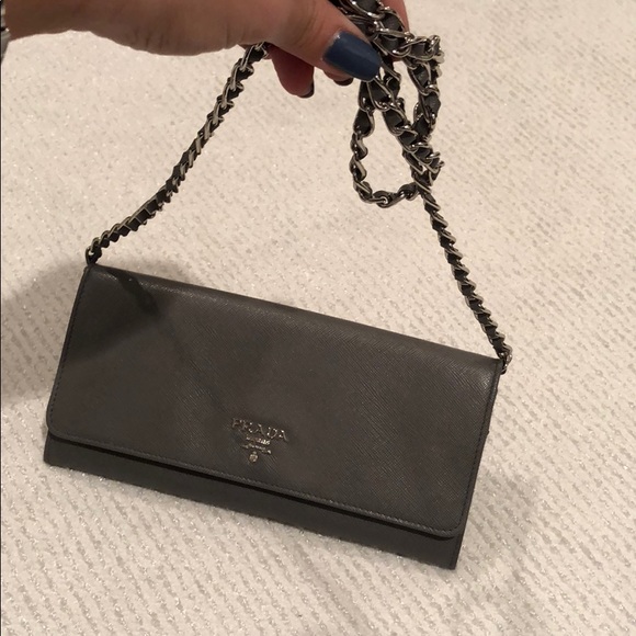 Grey authentic PRADA wallet on chain - Picture 2 of 7